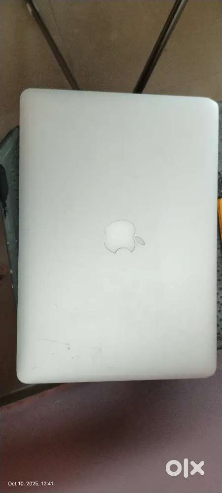 MacBook Air apple laptop i5
