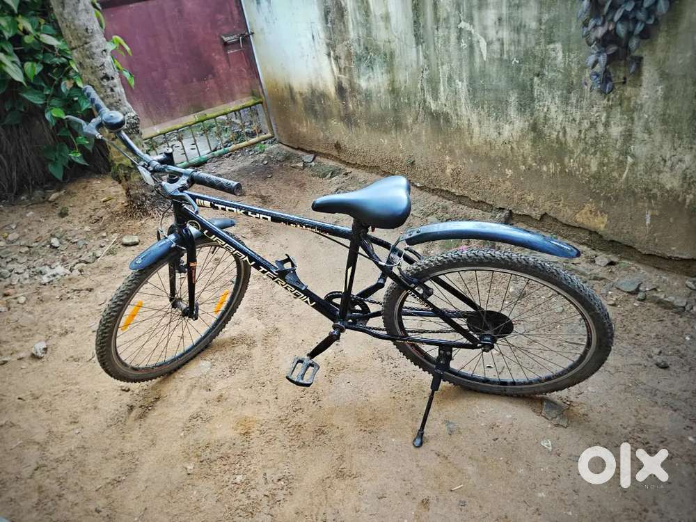 Premium bicycle for sale with free pump and lock