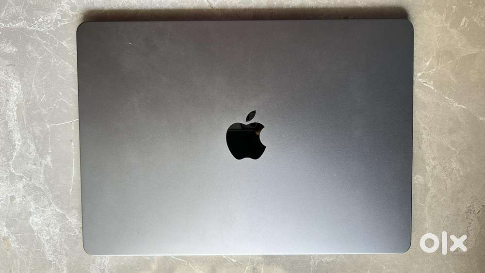 Macbook Air M2 256gb (₹45k)