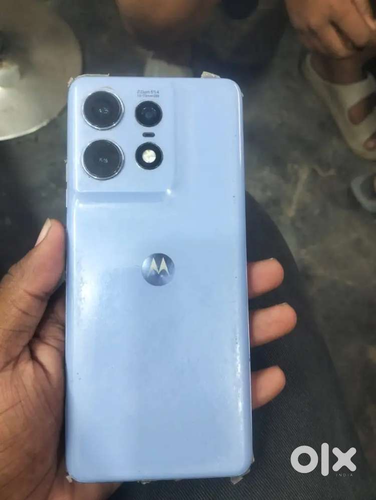 1 yer usged phone tuch halka sa tota hai