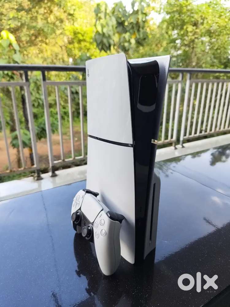 PS5 Slim with original box and controller (remaining warranty)