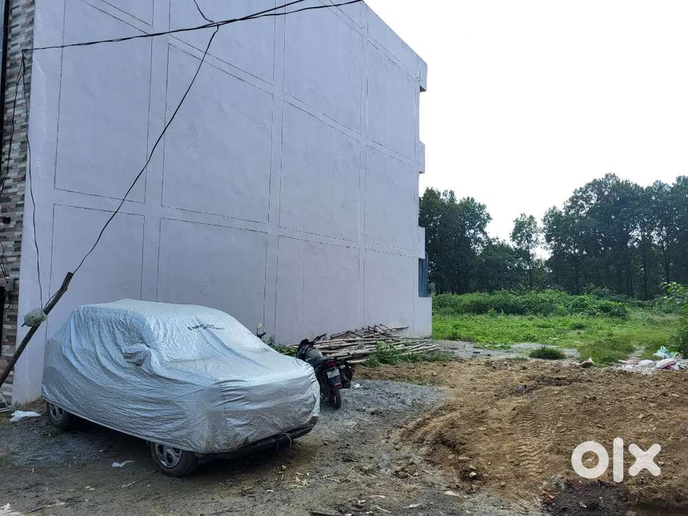 250 Gaj plot/old house for sale in kalidas road/dobhalwala/neshvilla r