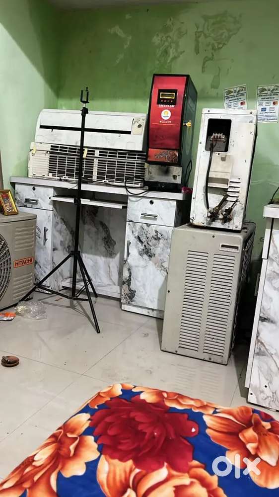 Two ac available one tea coffe machine in good condition