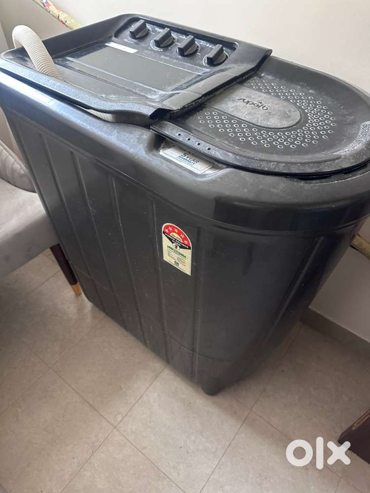Whirlpool semi automatic washing machine