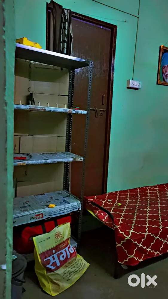 Single room for rent - bachlors only