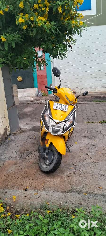 DUO SCOOTER -YELLOW COLOR -GOOD CONDITIONS -TYRES GOOD-ENGINE GOOD.