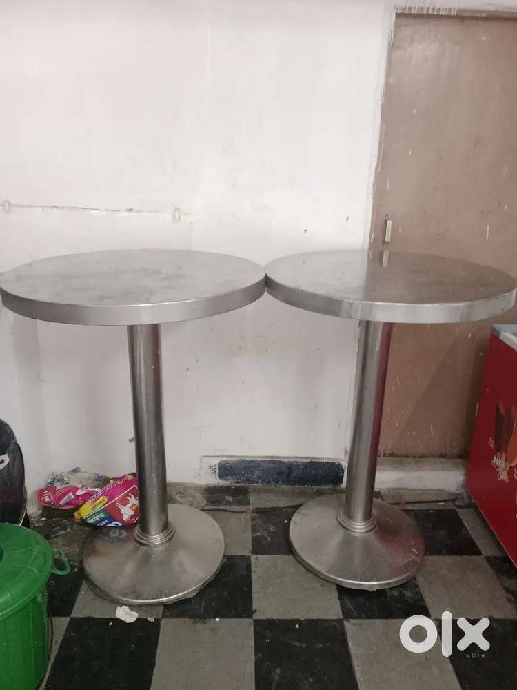 Steel round standing table 4