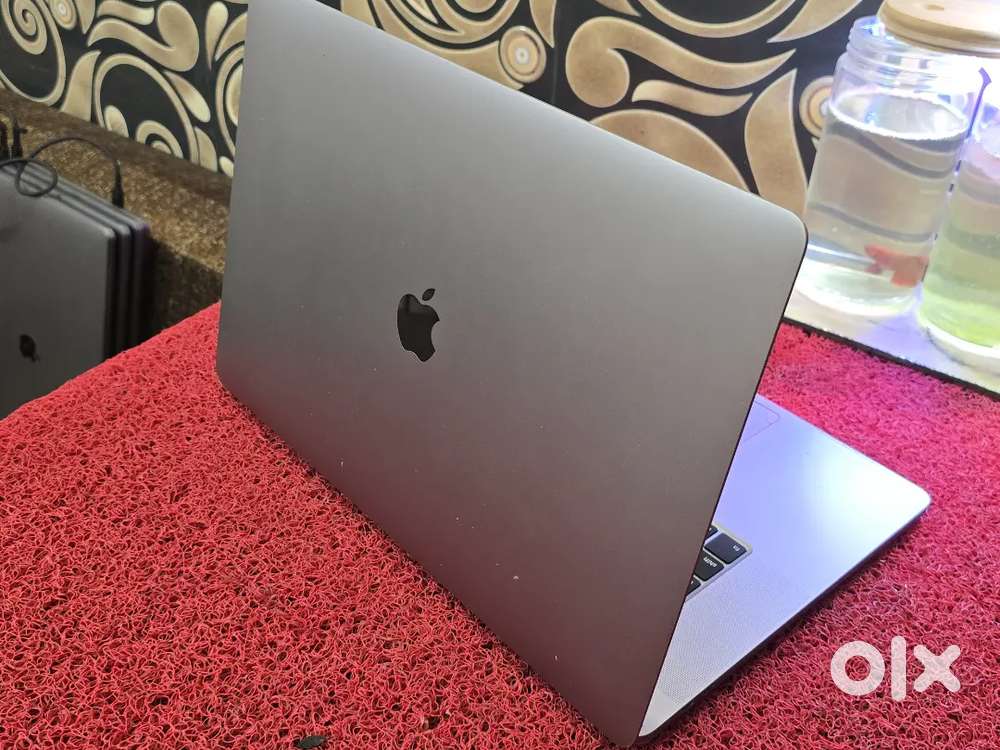 Apple Macbook Pro 2020 i7 16gb 512gb 5.5gb Graphics 16inch Retina