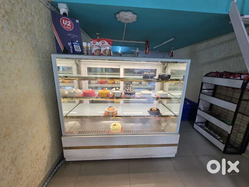 Cake counter, refrigerator for cake 90 cake capacity