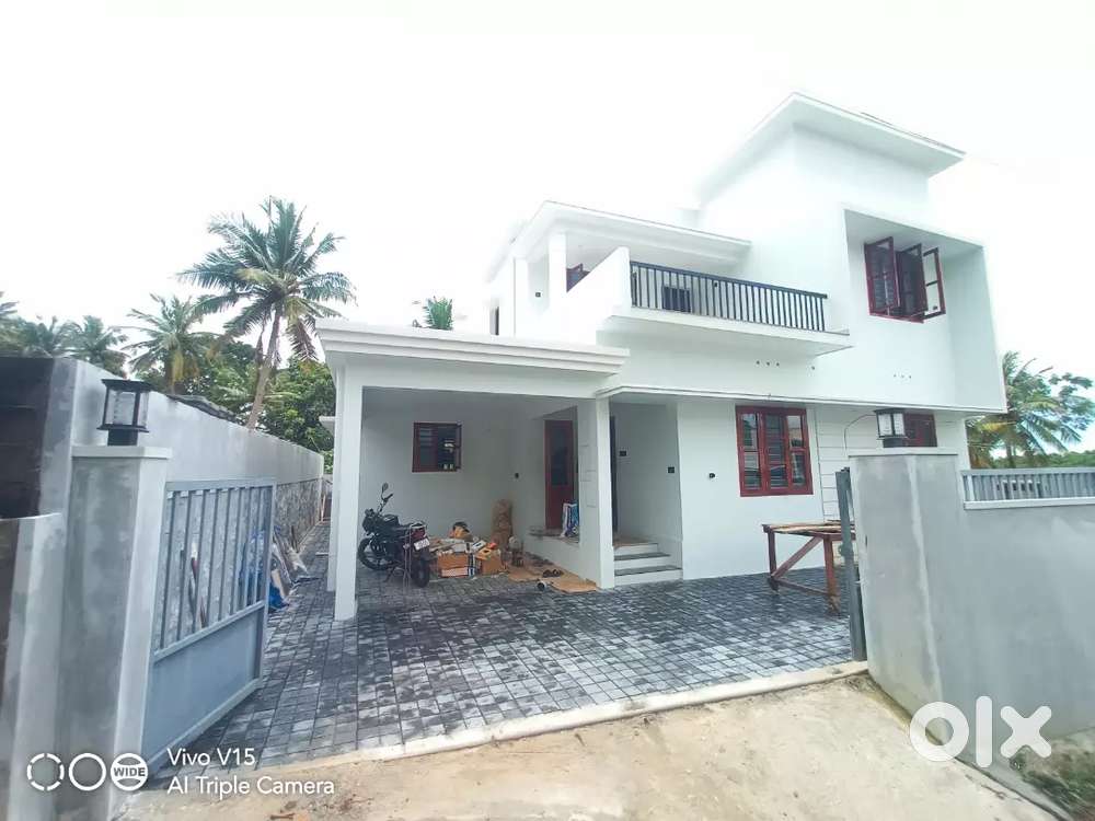 5.700 CENT 4 BHK SREEKARIYAM GANDHIPURAM NEW RED BRICK HOUSE