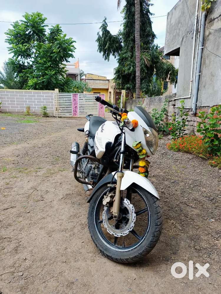 Apache RTR 180 white colour