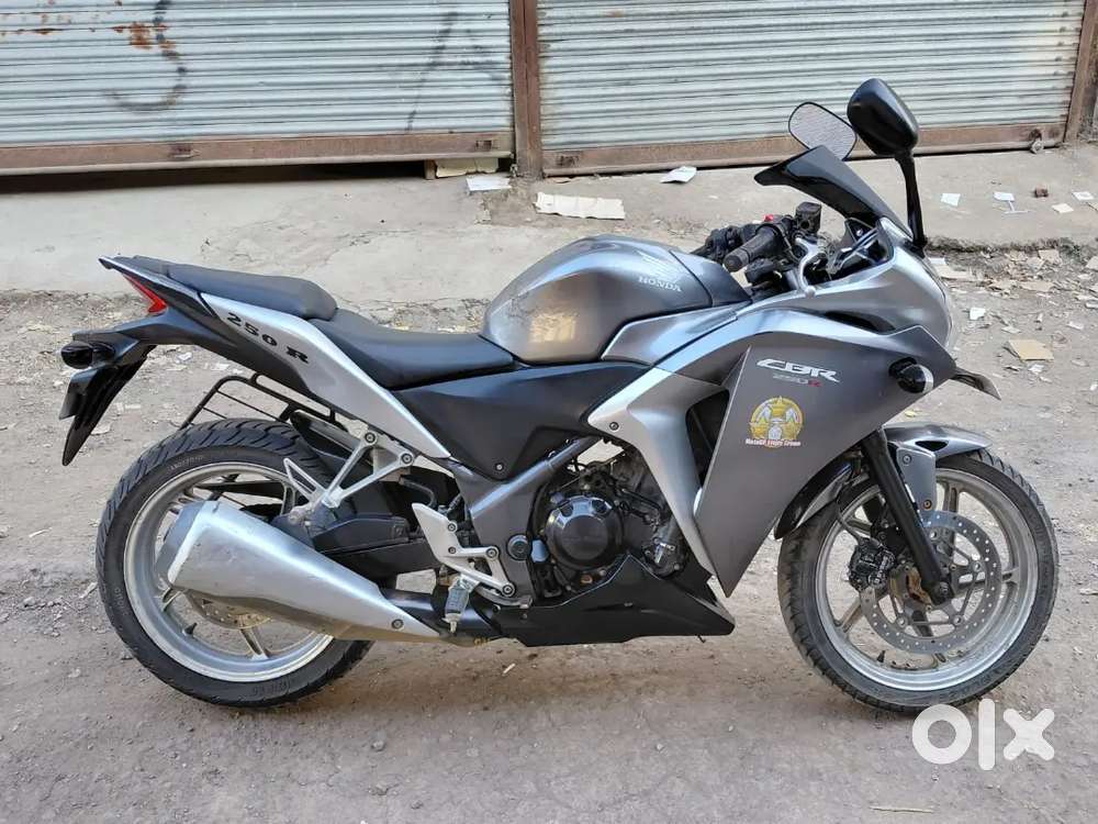 Honda CBR 250 R 2012 1st owner awesome condition double disk abs