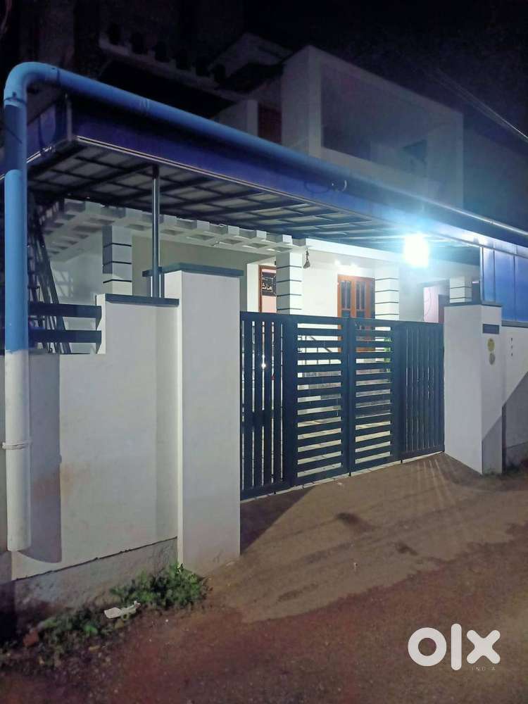 KALLATTUMUKKU 5 CENTS 1700 SQ.FT HOUSE FOR SALE