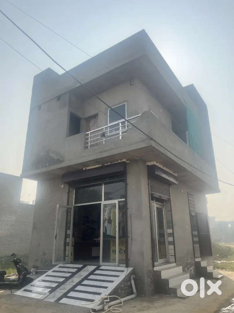 Agroha mor pe 54 guj corner house, niche dukan upr house,samne parking