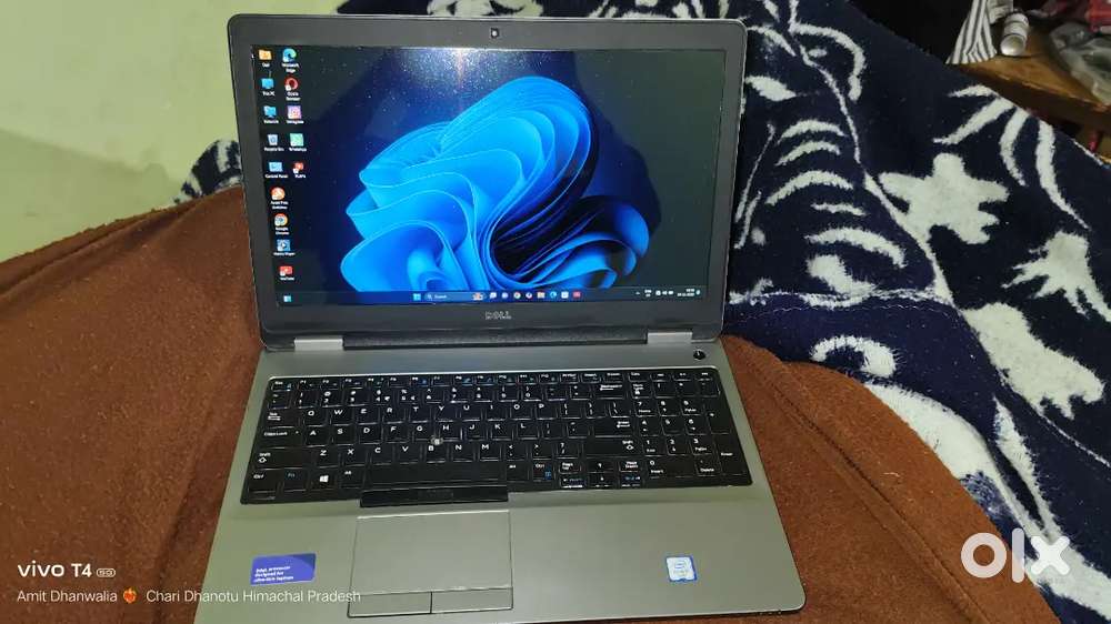 Dell laptop windows 11 7 generation Ram 8 SSD 256