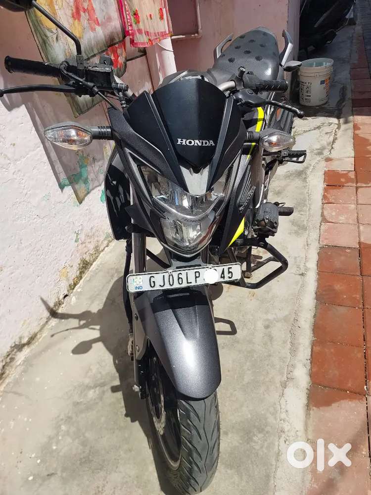 Hornet 160R