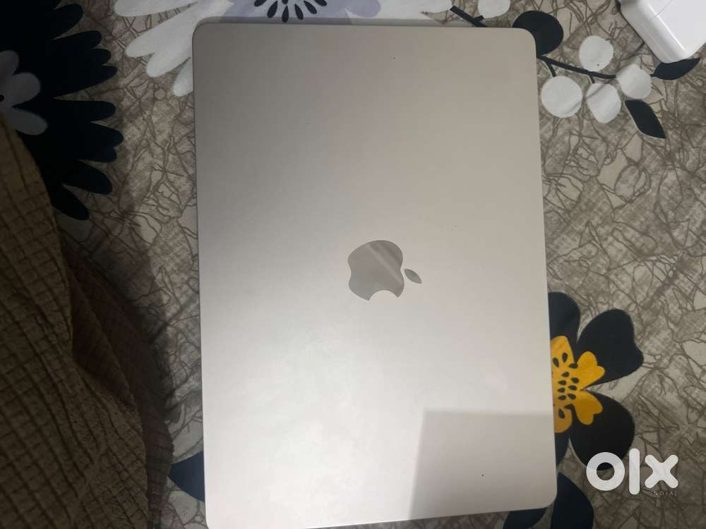 Macbook m4chip 24GB MEMORY 512 storage 13inch display golden colour