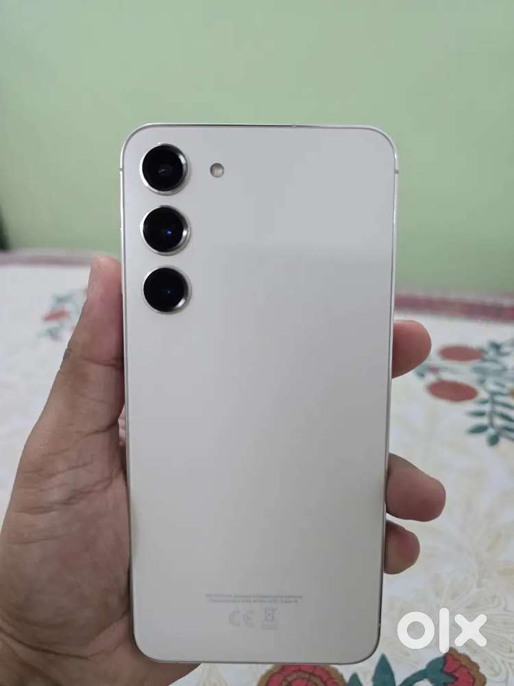 Samsung galaxy s23plus White (256Gb) with 27000mah power Bank