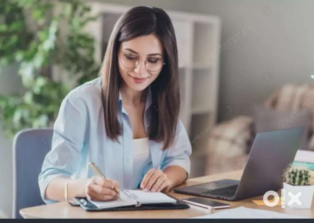 Need a female for editing foto/video and handel social media account.