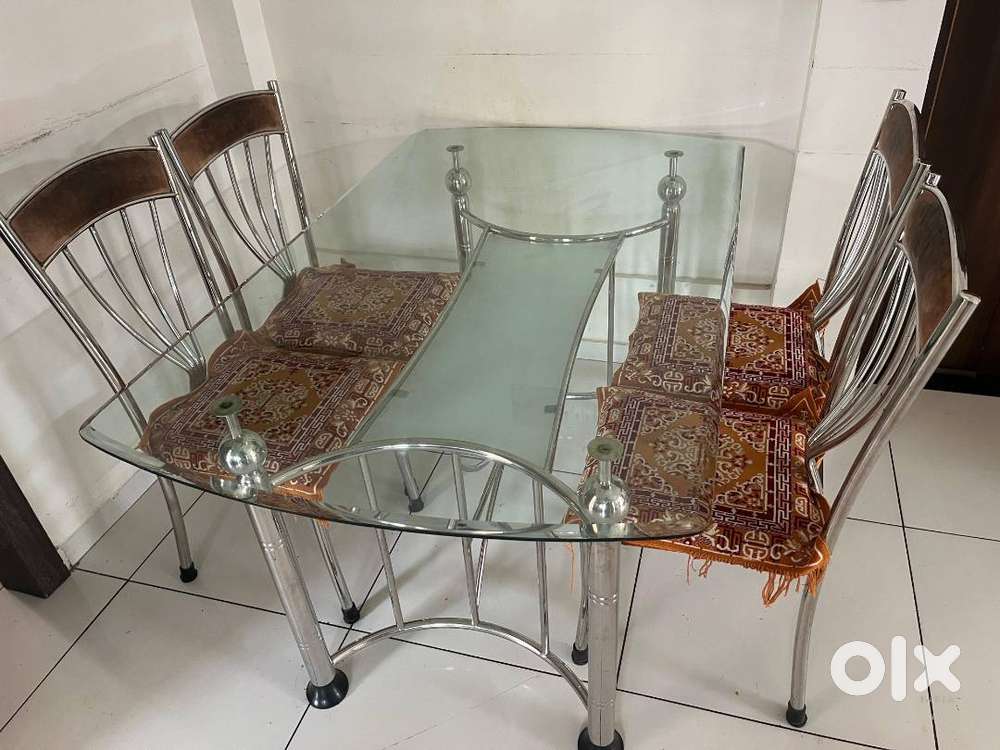 Dinning Table With 4 Chairs