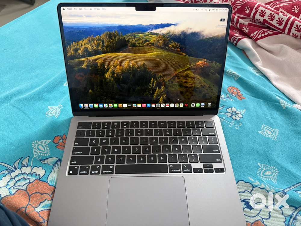 Macbook air m2chip dimaond condition lightly used with bill box