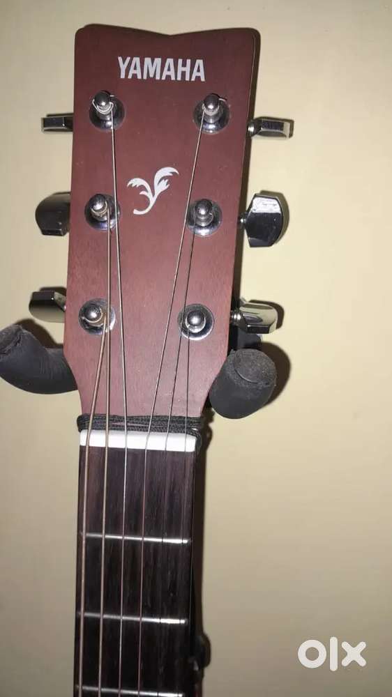 Yamaha F280 Acoustic Guitar