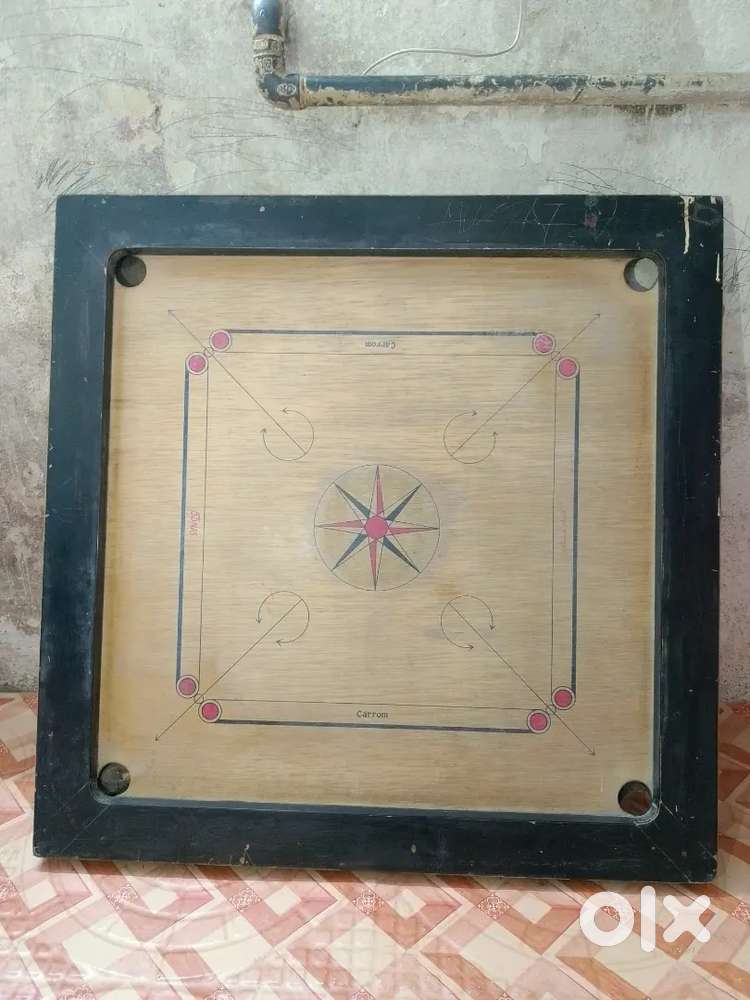 Carrom board