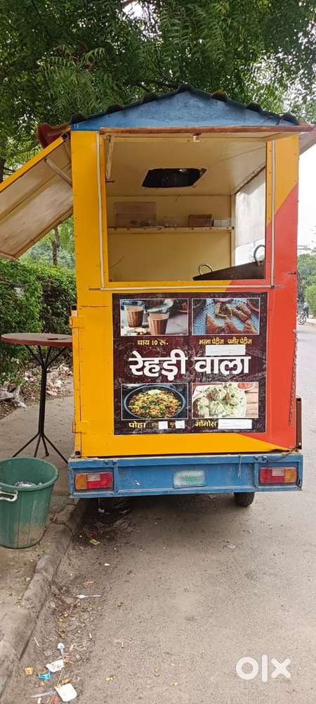 Food cart on loader e rickshaw large size with 2 burners, utensils