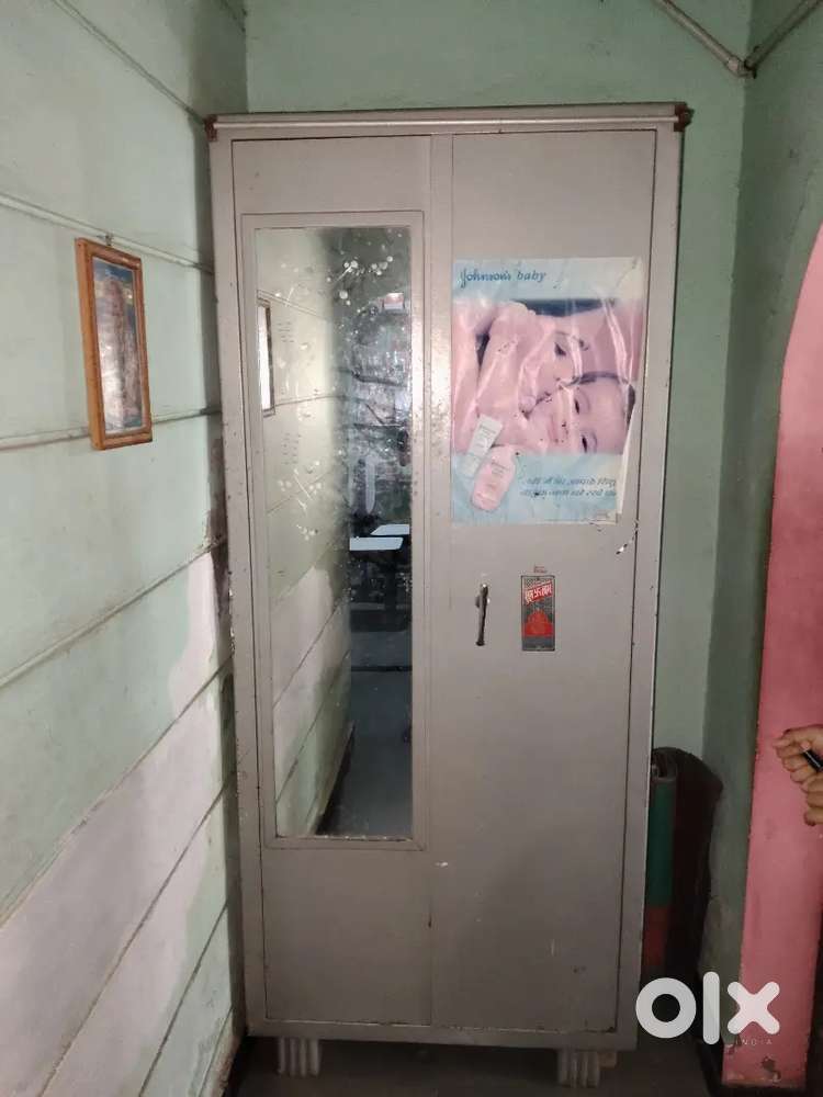 तिजोरी विकणे आहे.