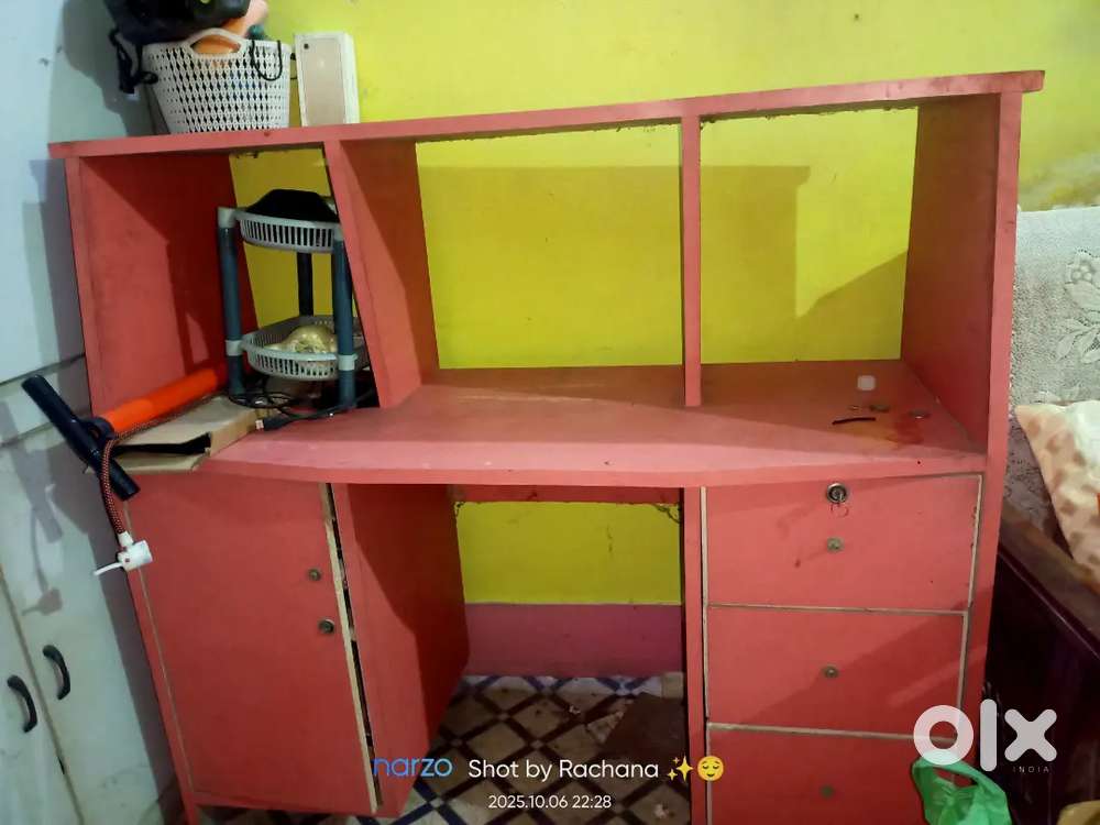 Wooden computer/study table with compartments and drawers