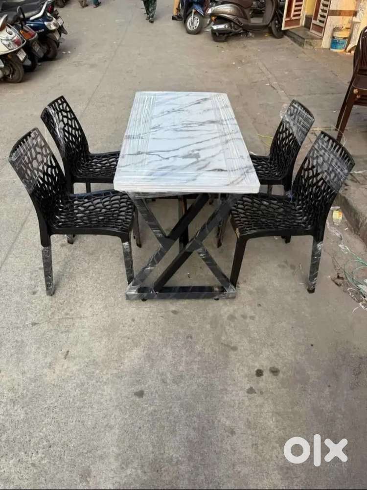 Table and chairs set
