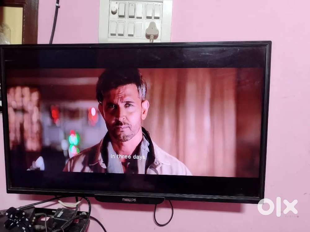 PHILIPS LCD TV (32*) in black colour