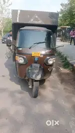 3-wheeler CNG loading Vehicle