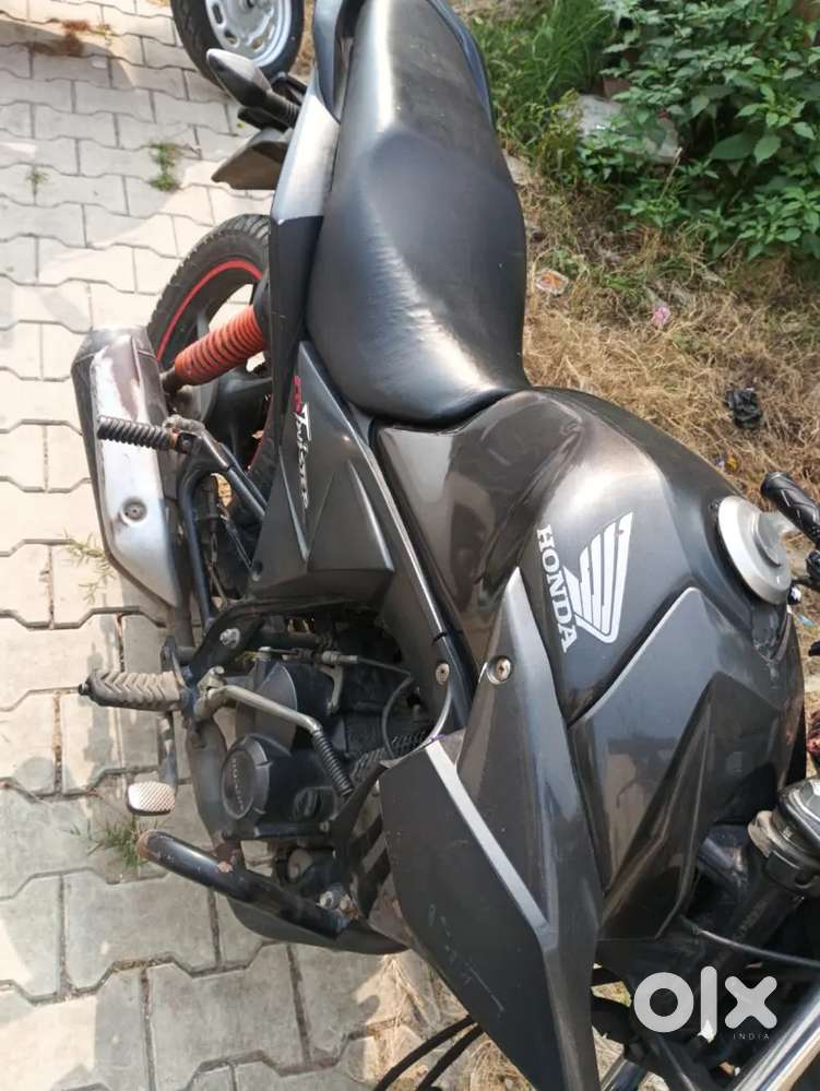 Cb twister black colour first owner all orignal