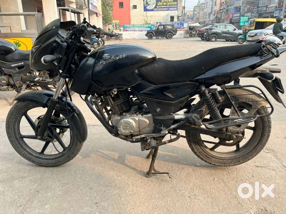 Plusar 150 black colour