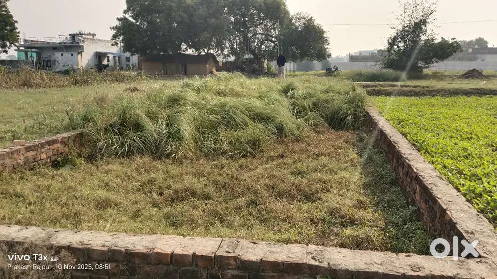 पंचकोशी रोड देल्हना अष्टभुजा मंदिर से 500 मीटर आगे रामपुर गेट के तरफ