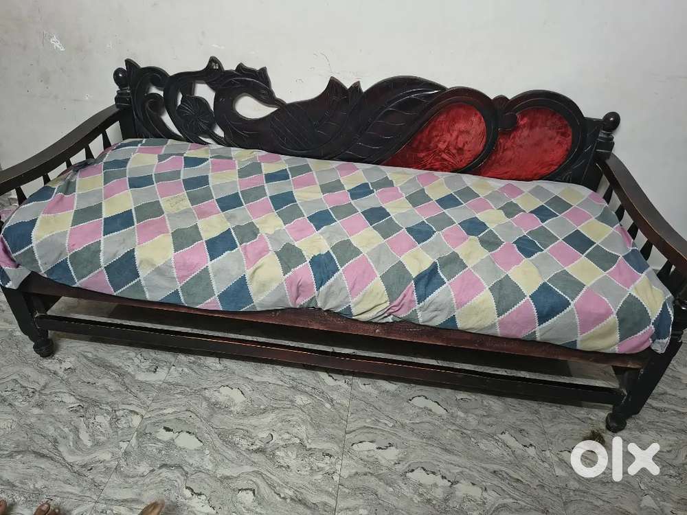 Good Condition Diwan Cot for Sale – Low Price