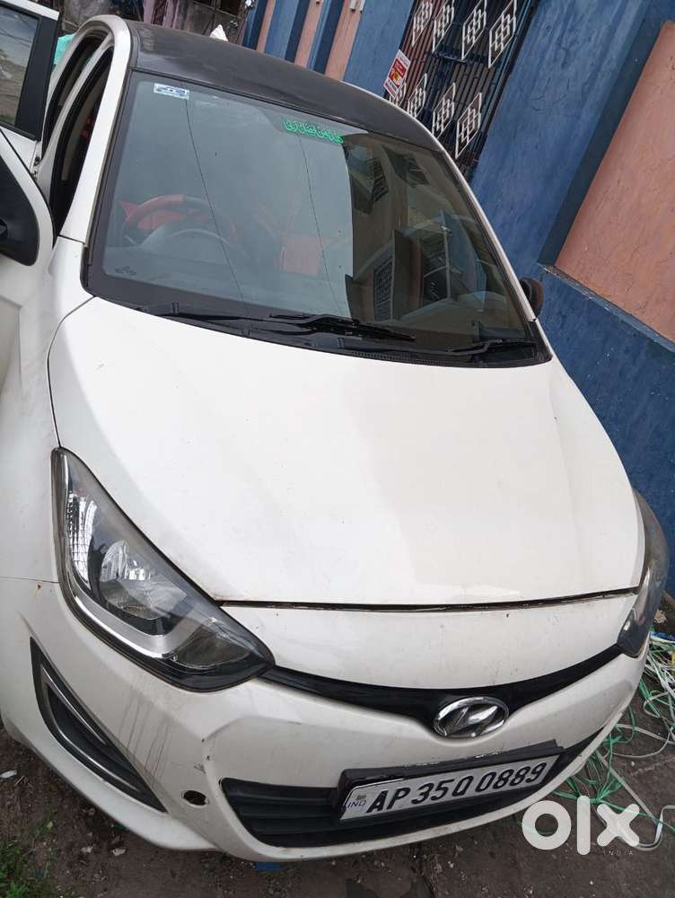Hyundai i20 Petrol CVT Magna Executive, 2013, Diesel