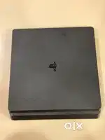 Play Station 4 Slim