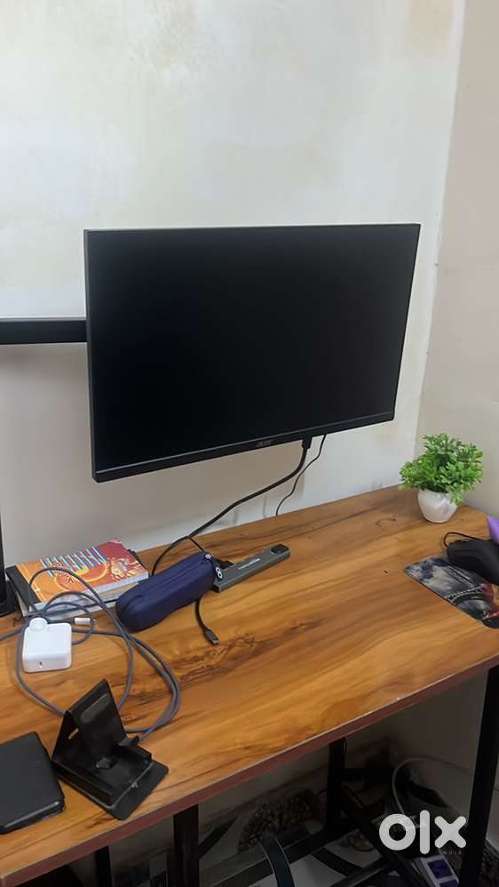 Benq EQ220Q Monitor with Monitor Arm