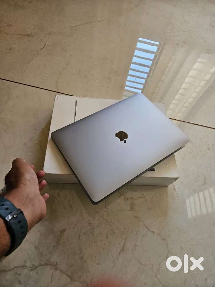 Macbook pro bought 2020 CORE i5 8GB TOUCH BAR
