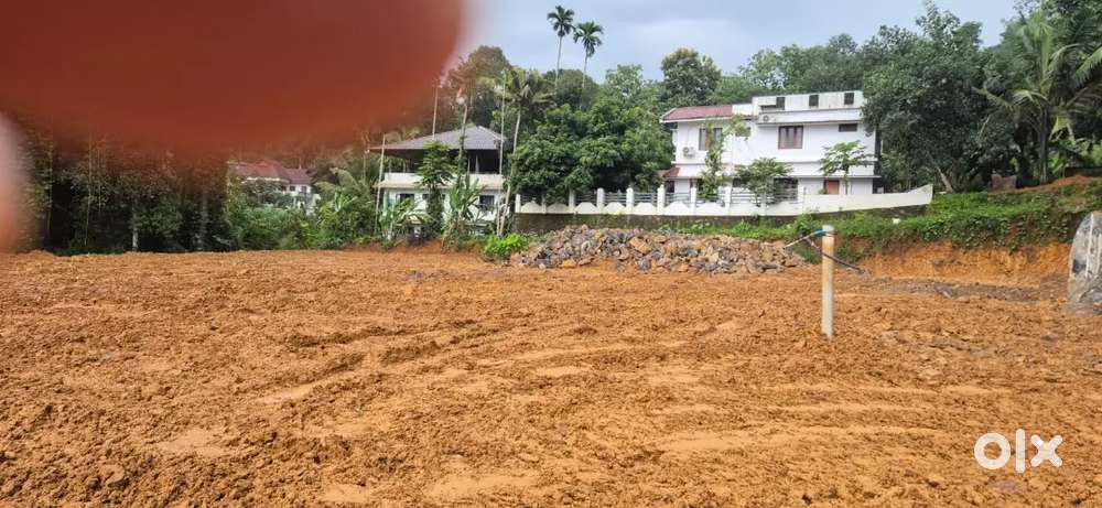 Commercial land for urgent sale