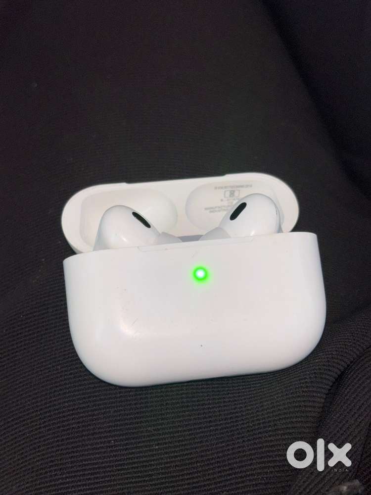 Apple AirPods Pro (2nd generation) with MagSafe Case (USB-C).