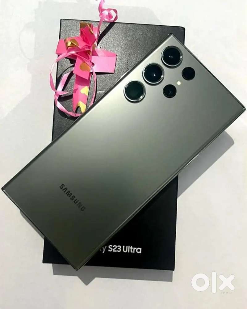 Selling my 6 month old Samsung s23ultra black colour need urgent money