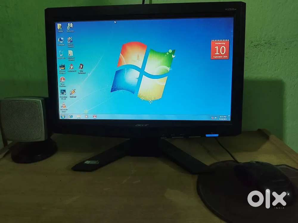 Acer computer with full set up (wooden stand also included)