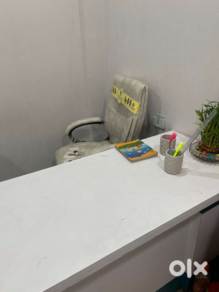 Site manager and office manager