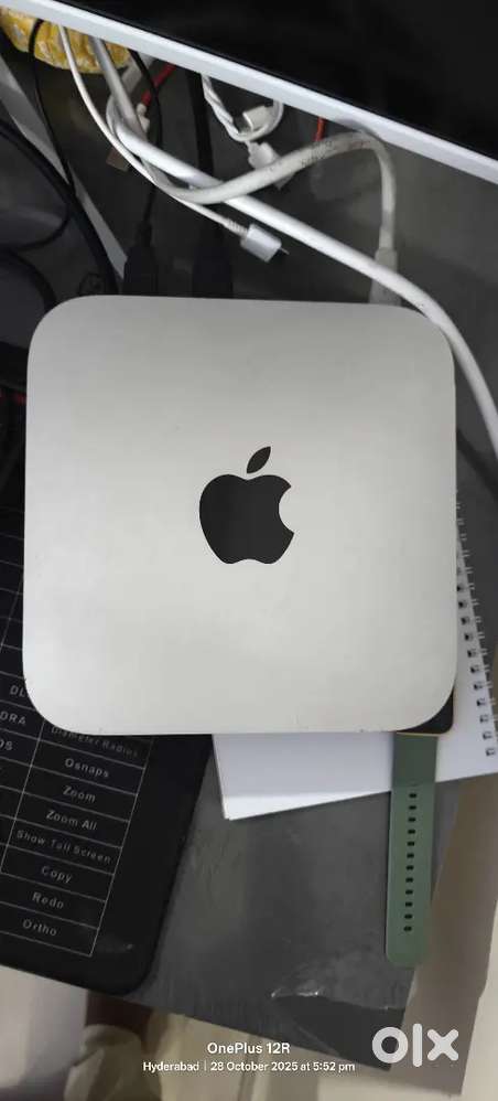 Mac Mini M1 with 32inch curved led monitor