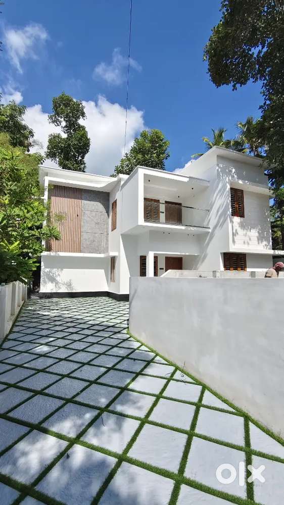 4bhk karikode 80 metres from nh