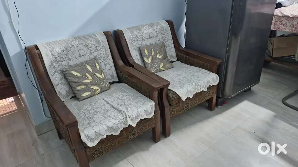 5 seater wooden sofa set made with sagwan wood