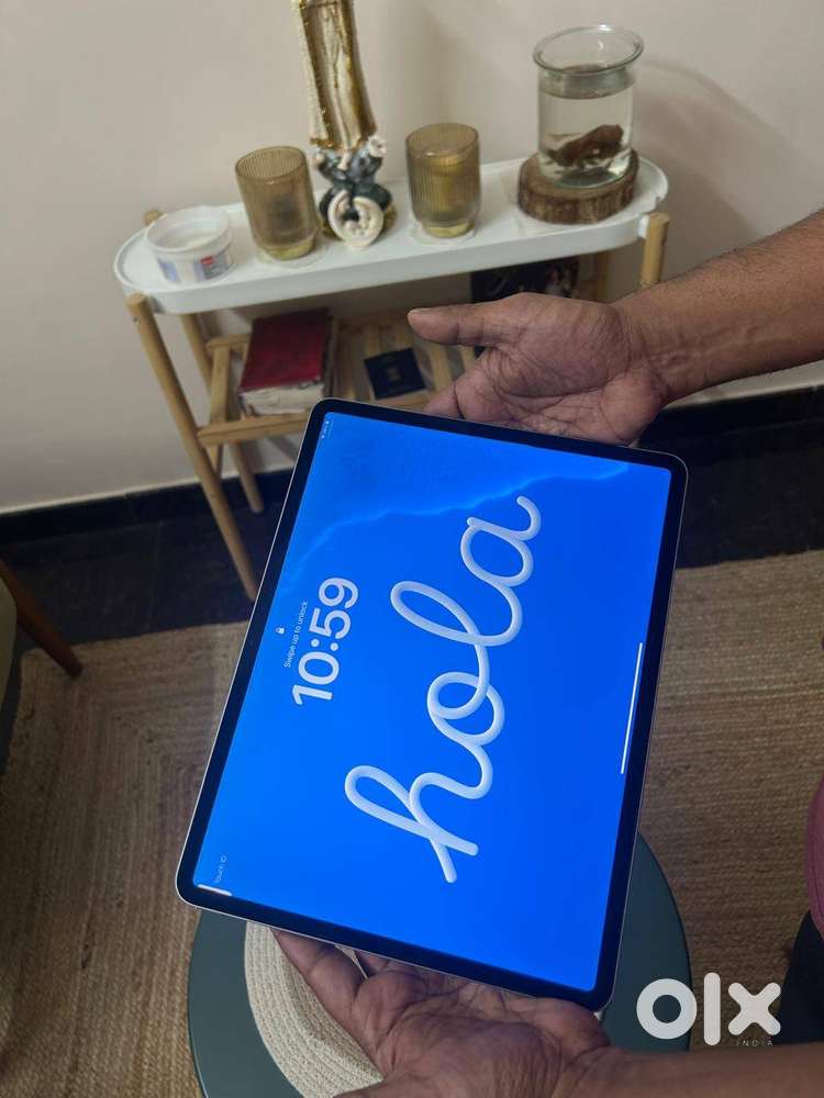 iPad Air M2 13” (2024) – Excellent Condition